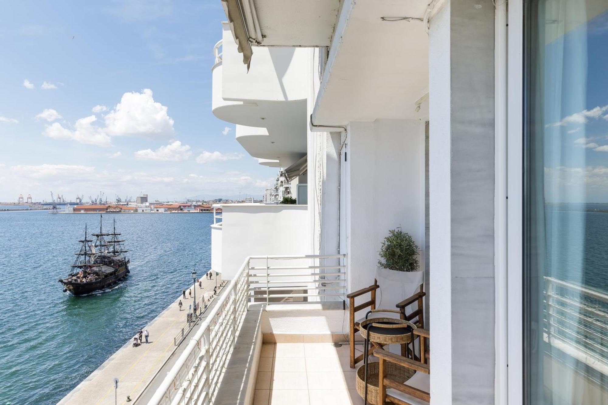 Infinity & Beyond By Halu! - Seafront Apartments Θεσσαλονίκη Εξωτερικό φωτογραφία